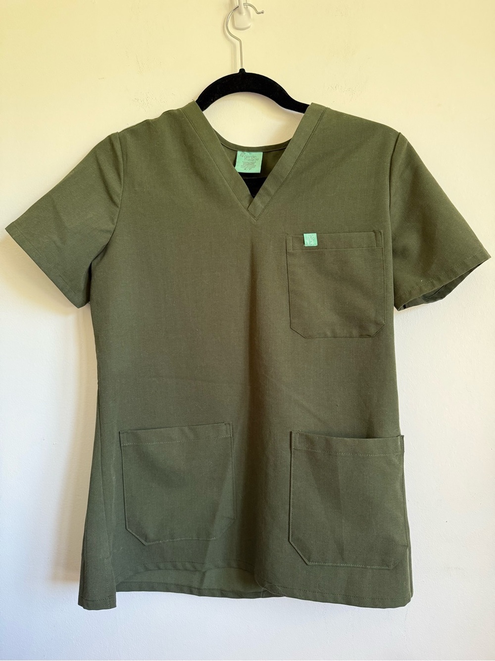 Garde-Malade Women Khaki Green 3 Pockets Scrub Top S Small